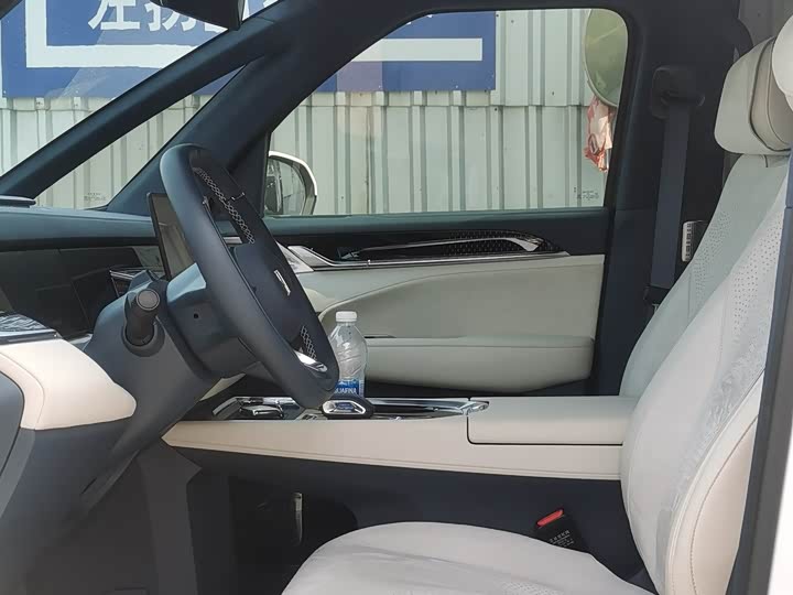 Фото 7 - Zeekr 009