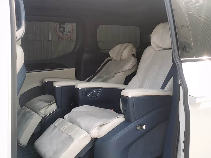 Фото 8 - Zeekr 009