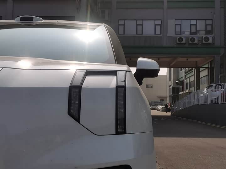 Фото 9 - Zeekr 009