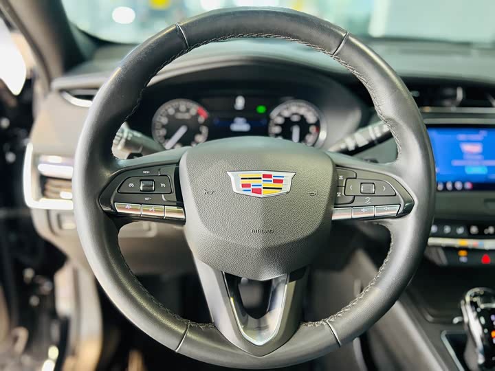 Фото 6 - Cadillac XT4