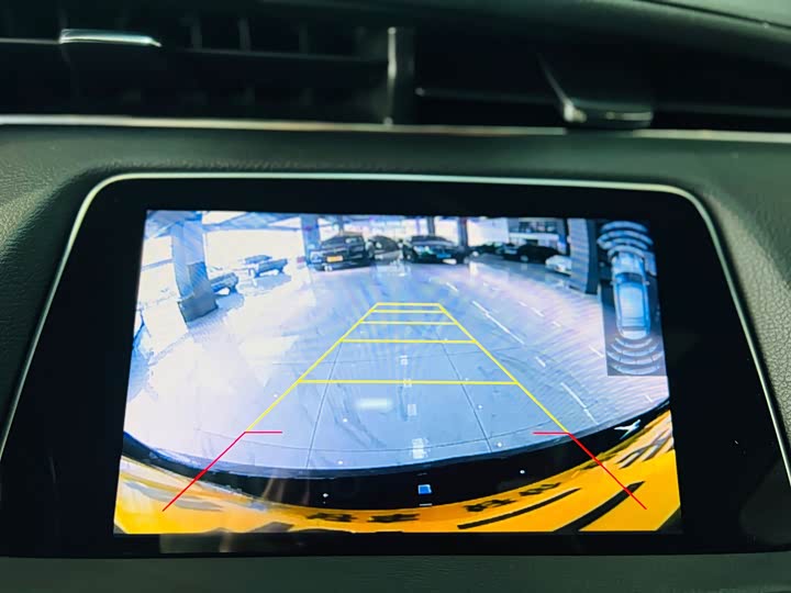 Фото 8 - Cadillac XT4