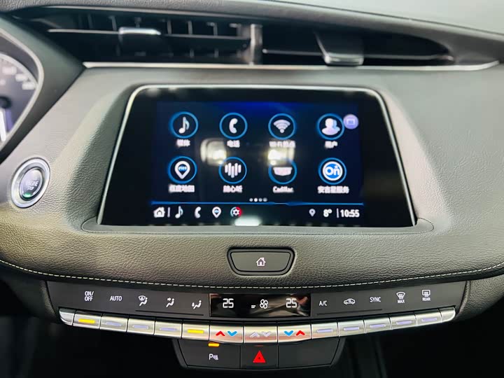 Фото 9 - Cadillac XT4