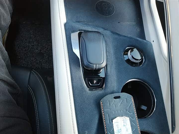 Фото 6 - Zeekr 001