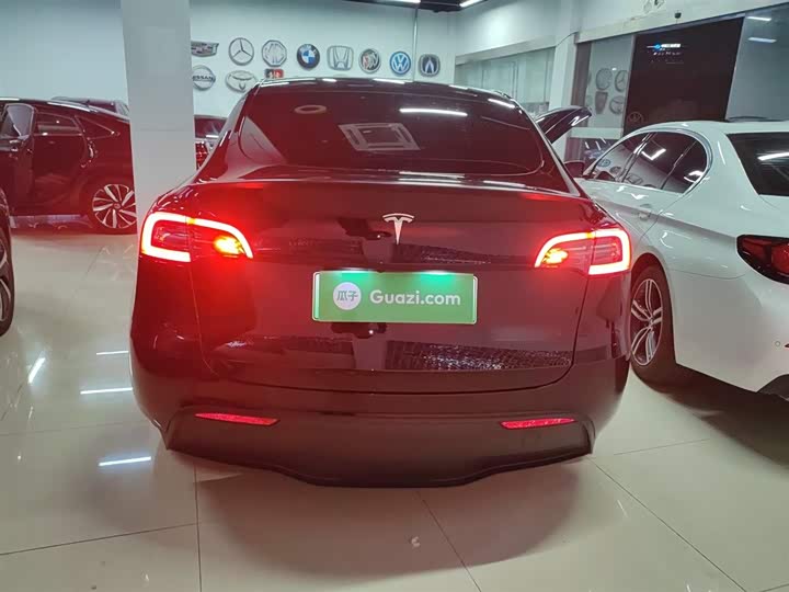 Фото 6 - Tesla Model Y