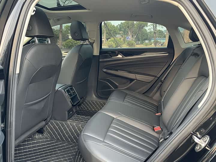 Фото 7 - Volkswagen Passat