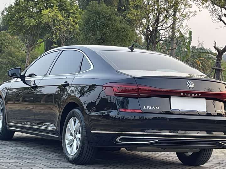 Фото 8 - Volkswagen Passat