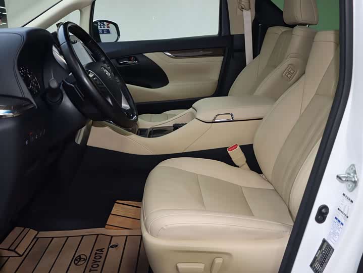 Фото 4 - Toyota Vellfire