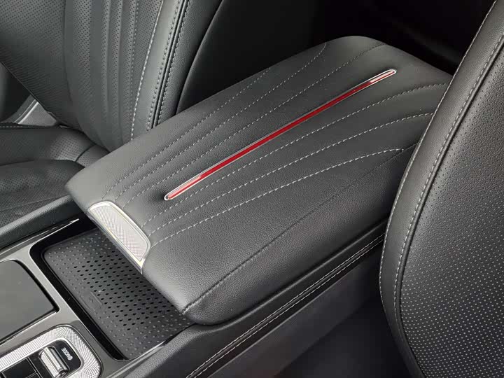 Фото 6 - Hongqi H5