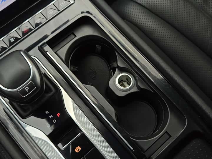 Фото 9 - Hongqi H5