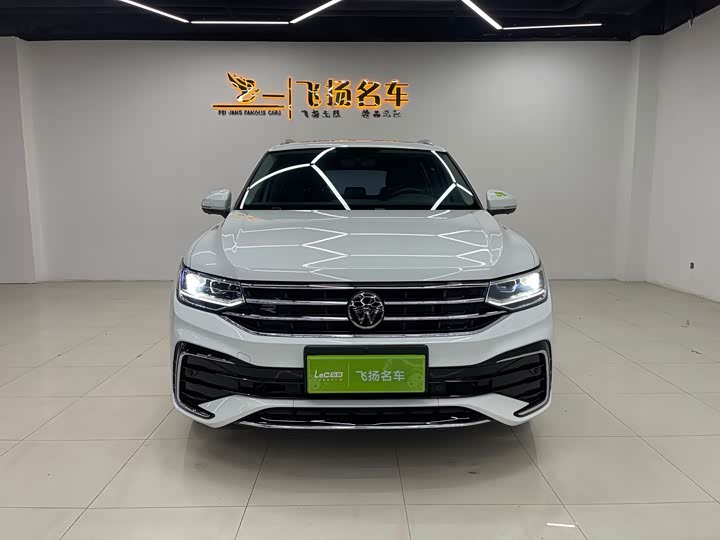 Фото 2 - Volkswagen Tiguan L Pro