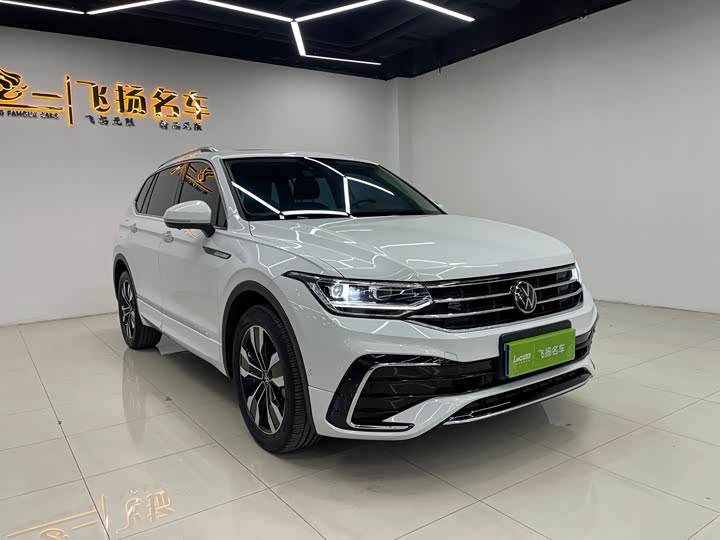 Фото 3 - Volkswagen Tiguan L Pro