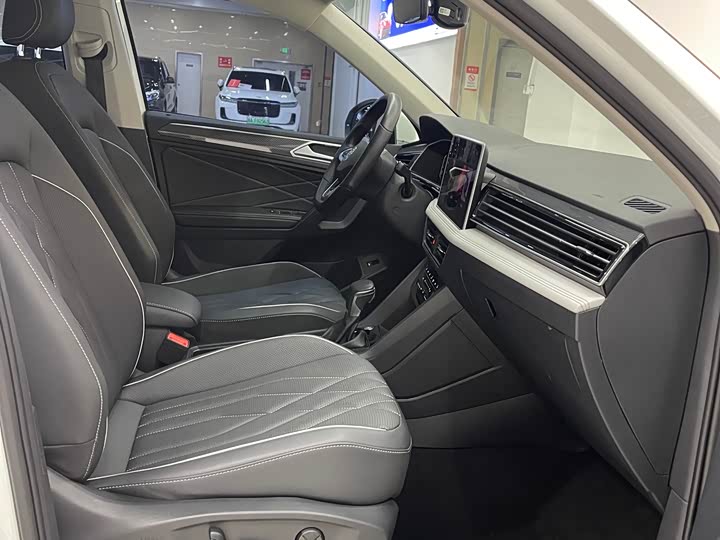 Фото 9 - Volkswagen Tiguan L Pro