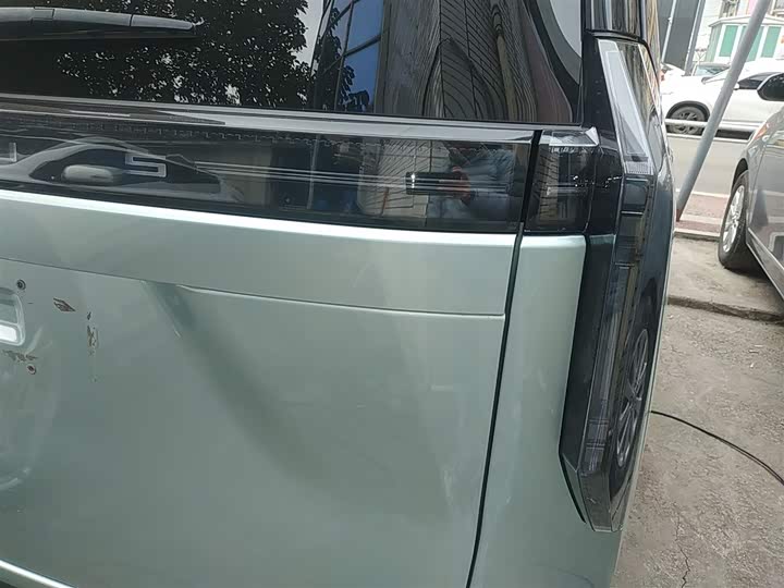 Фото 8 - Maxus Mifa 7