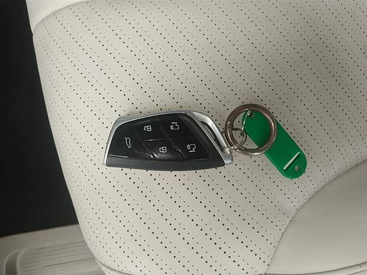 Фото 9 - Maxus Mifa 7