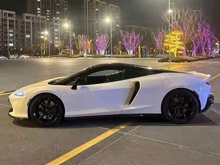 Фото 2 - McLaren GT