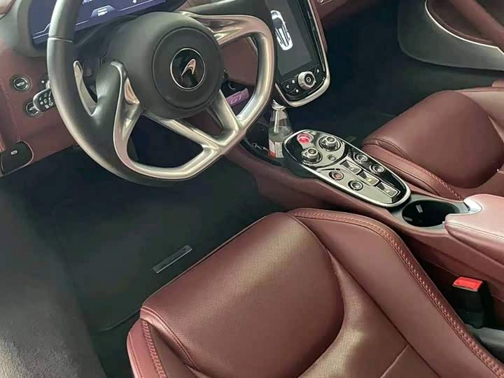 Фото 5 - McLaren GT