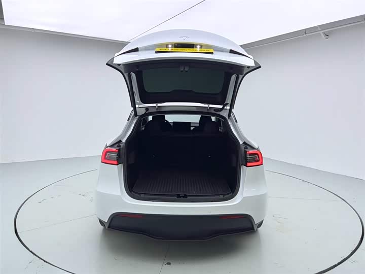 Фото 8 - Tesla Model Y