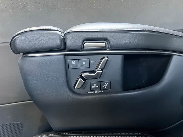 Фото 6 - Lexus LM