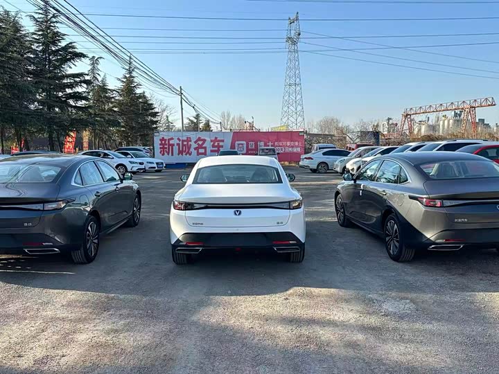 Фото 7 - Changan Eado EV