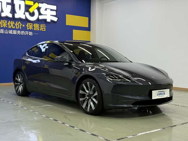 Фото 3 - Tesla Model 3