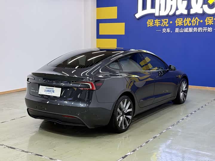 Фото 5 - Tesla Model 3