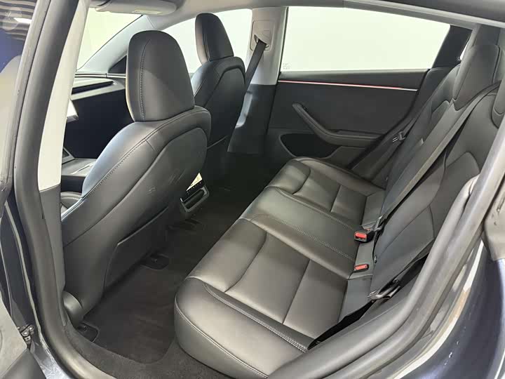 Фото 8 - Tesla Model 3