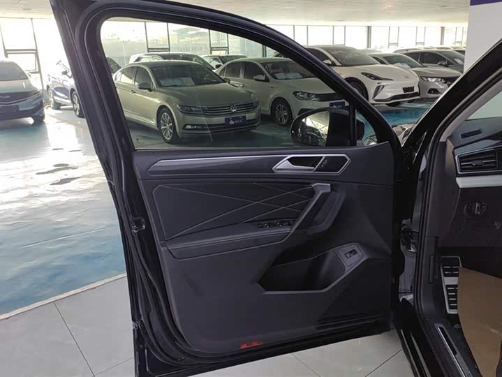 Фото 7 - Volkswagen Tiguan L Pro