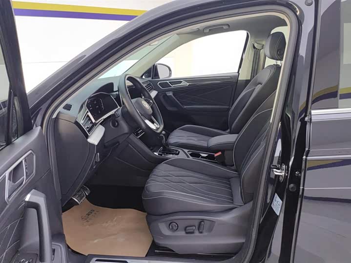 Фото 9 - Volkswagen Tiguan L Pro