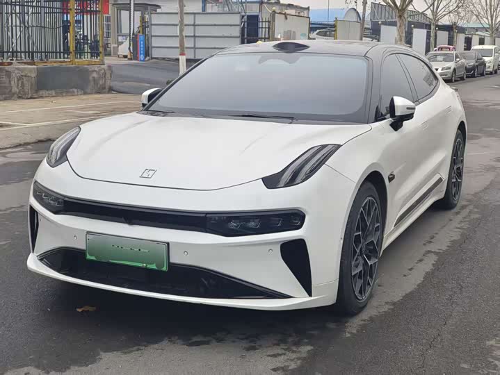 Фото 1 - Zeekr 001