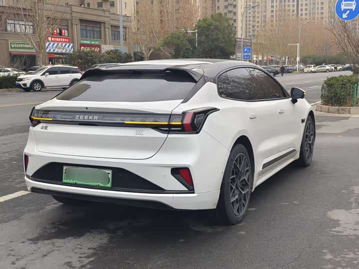 Фото 4 - Zeekr 001