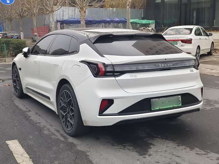 Фото 6 - Zeekr 001
