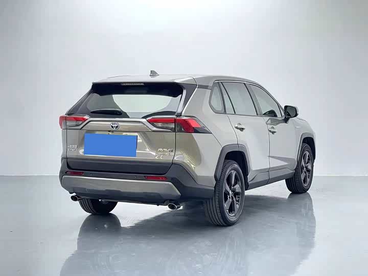 Фото 4 - Toyota RAV4