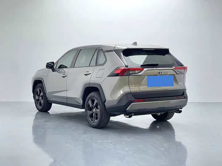 Фото 6 - Toyota RAV4