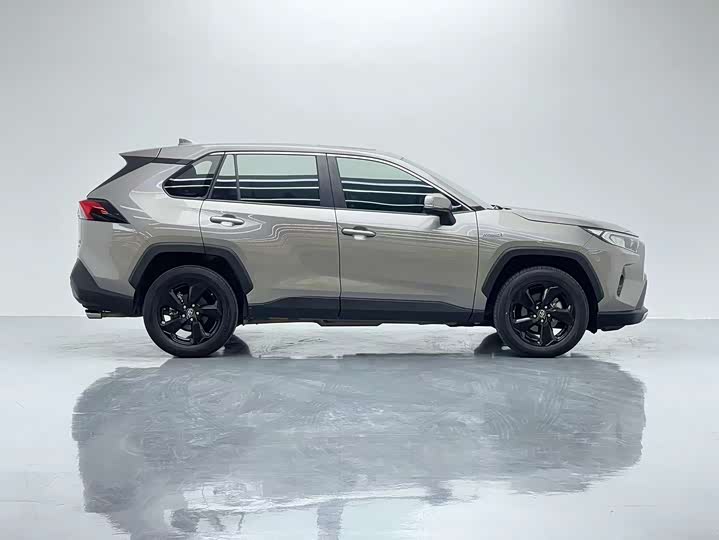 Фото 9 - Toyota RAV4