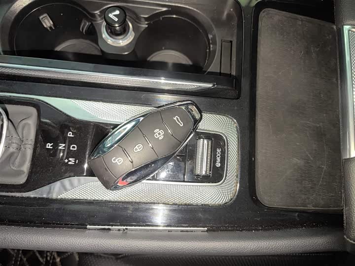 Фото 9 - Hongqi H5