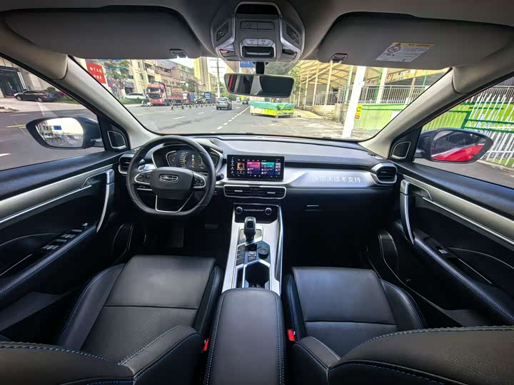 Фото 8 - Geely Coolray Hybrid