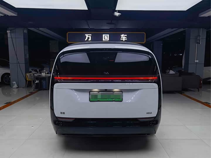 Фото 5 - LiXiang Mega