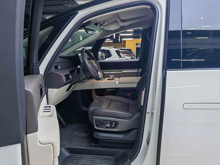 Фото 6 - LiXiang Mega