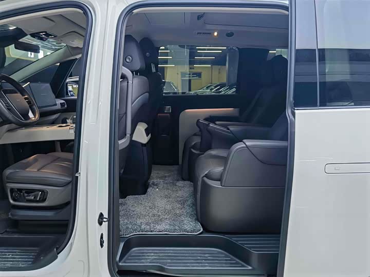 Фото 7 - LiXiang Mega