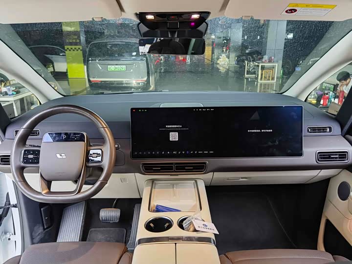 Фото 8 - LiXiang Mega