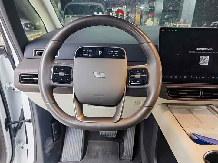 Фото 9 - LiXiang Mega