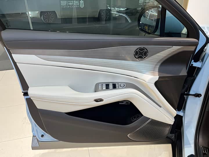 Фото 8 - Denza N7