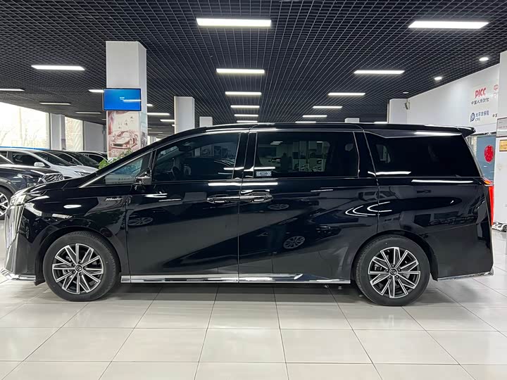 Фото 3 - GAC Trumpchi M8