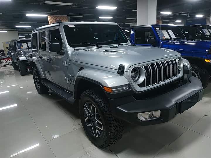 Фото 4 - Jeep Wrangler