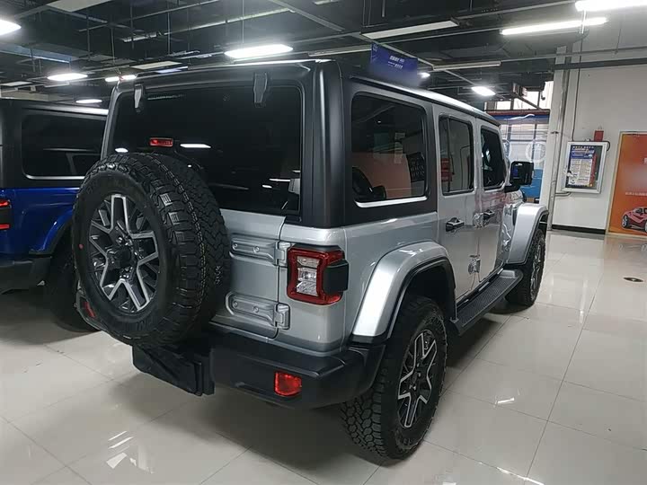 Фото 7 - Jeep Wrangler