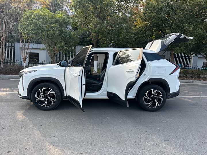 Фото 9 - Geely Atlas