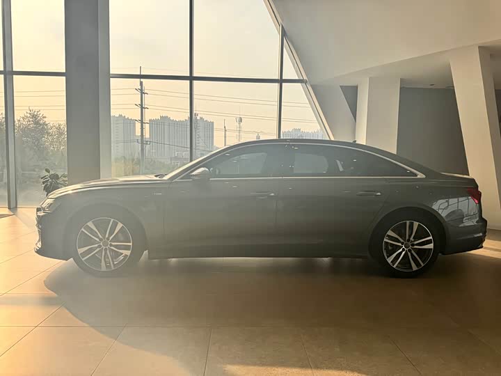 Фото 4 - Audi A6L