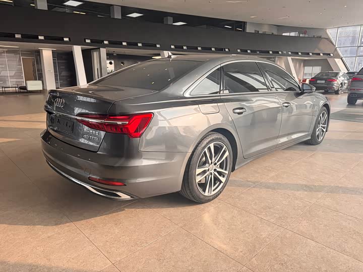 Фото 6 - Audi A6L