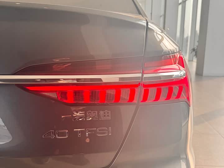 Фото 8 - Audi A6L