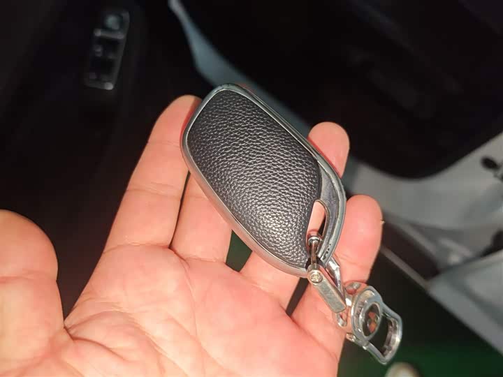 Фото 9 - Roewe RX5